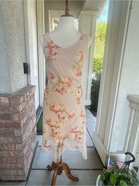 Hourglass Blush Rose-Print Midi Dress